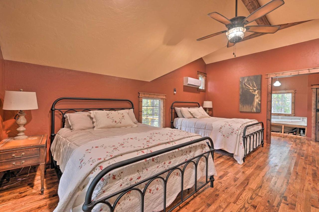 Tudor-Style Broken Bow Cottage With Hot Tub And Decks! Stephens Gap エクステリア 写真