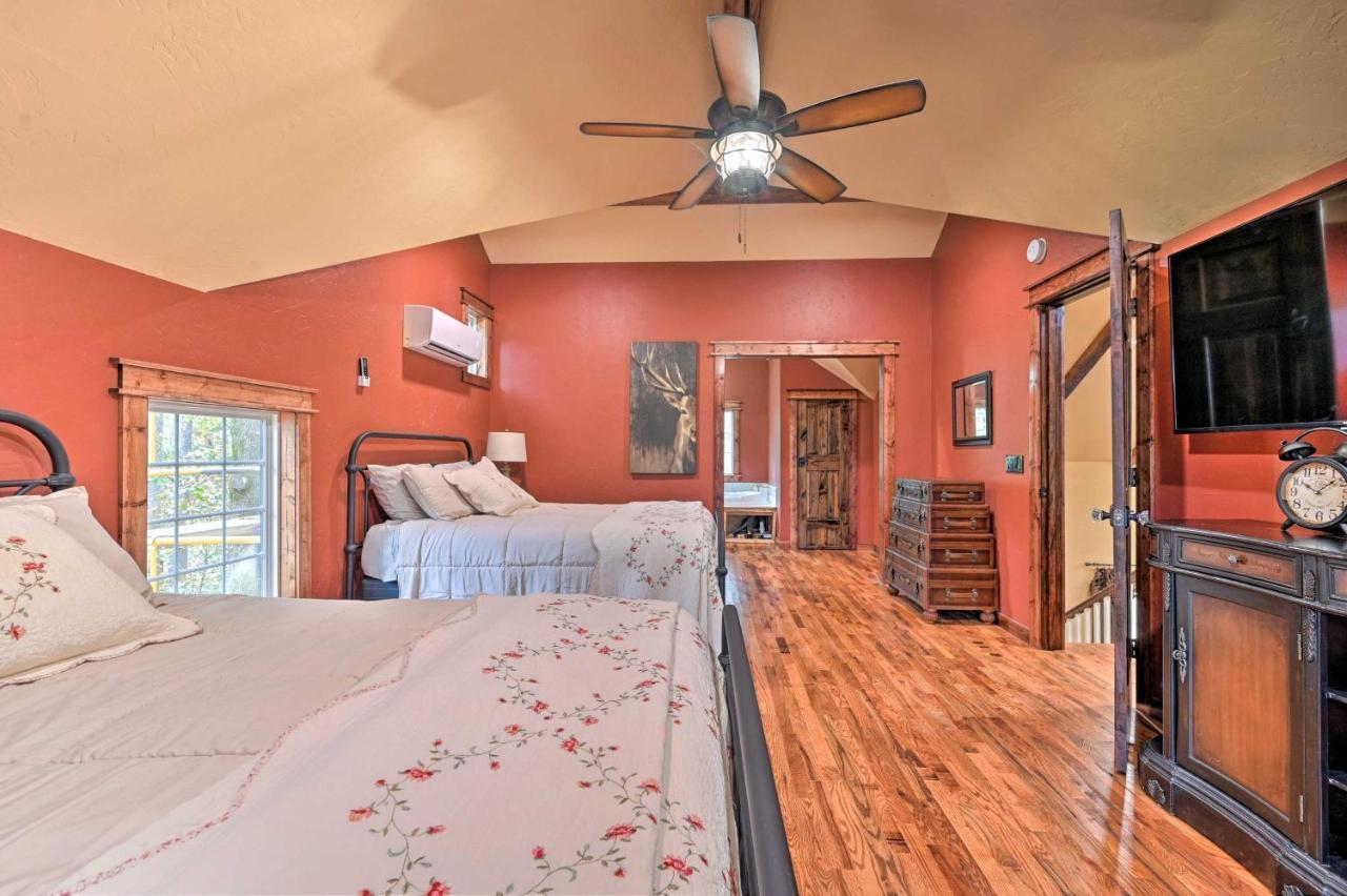Tudor-Style Broken Bow Cottage With Hot Tub And Decks! Stephens Gap エクステリア 写真